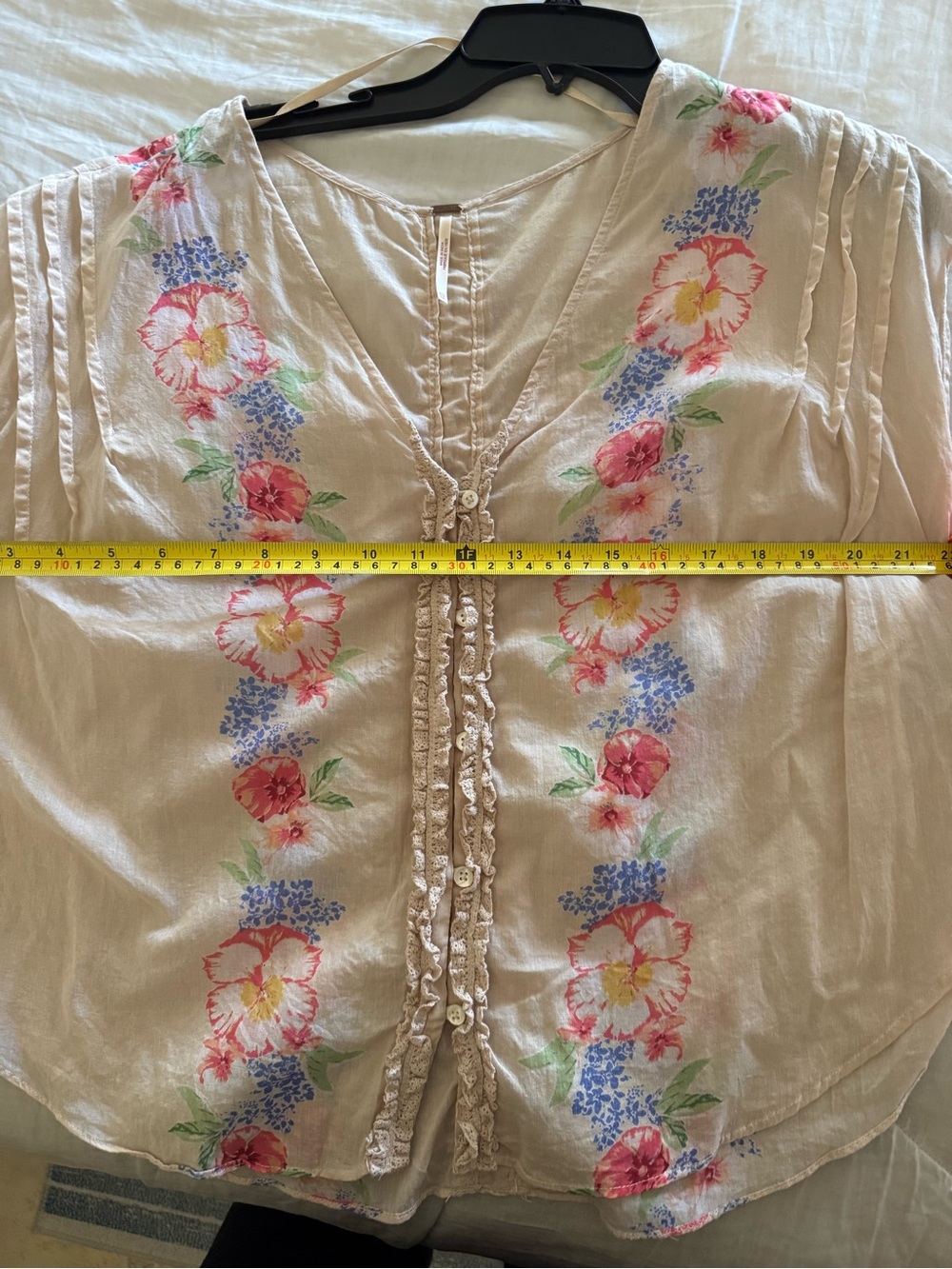 FREE PEOPLE lightweight Summer top with floral embroidery. This one is special! - Picture 9 of 9
